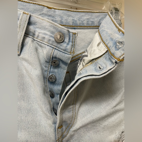 Levi’s 501 distressed shorts - Picture 8 of 9